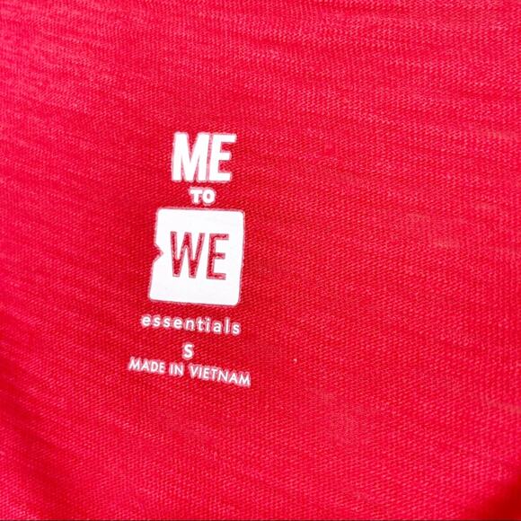 Me To We Red Short Sleeve Y Neck Shirt Sz S - Picture 2 of 4
